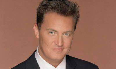 ‘Friends’ star Matthew Perry dead at 54 - us.hola.com - Los Angeles - Los Angeles