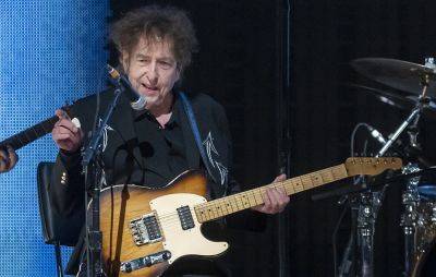 Bob Dylan debuts surprise cover of Leonard Cohen’s ‘Dance Me to the End of Love’ - www.nme.com - Canada - Boston - city Milwaukee