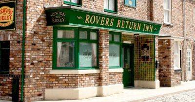 Coronation Street boss confirms tragic final Christmas for much-loved resident - www.ok.co.uk