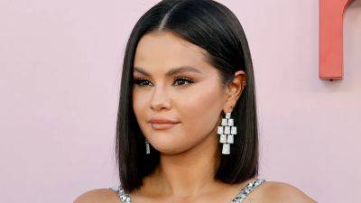 Selena Gomez Does Sparkly Flower Power on the Red Carpet - www.glamour.com