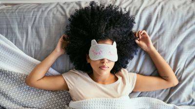 Best Sleeping Position: Experts Share Dos and Don'ts - www.glamour.com - New York
