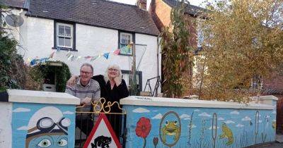 Scots couple's Crazy Frog mural sparks fury from angry neighbour - but council approve it - www.dailyrecord.co.uk - Scotland