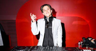 Reese Witherspoon's Son Deacon Phillippe Talks His Style Choices While DJing at H&M Party - www.justjared.com - New York