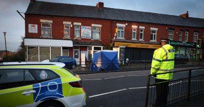Oldham murder investigation launched after man, 45, found unconscious in street dies - www.manchestereveningnews.co.uk - Manchester - county Oldham