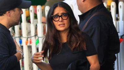 Salma Hayek Paired Her Baggy Silk Trousers With a Ludicrously Capacious Tote - www.glamour.com