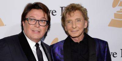 Barry Manilow Explains Why He Waited to Come Out as Gay in His 70s - www.justjared.com