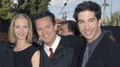 Lisa Kudrow and David Schwimmer Say Their Final Farewells to Matthew Perry - www.glamour.com