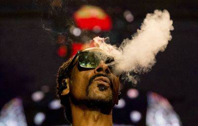 Snoop Dogg announces that he is “giving up smoke” - www.nme.com