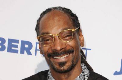 Snoop Dogg Says He’s Giving Up Smoking In Social Media Posts - deadline.com