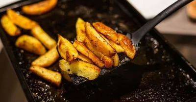 'Perfect' homemade chips recipe for 'fluffy' inside and 'crispy' skin with no frying - www.dailyrecord.co.uk
