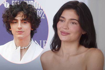 Kylie Jenner & Timothée Chalamet Make Joint Awards Appearance! And They Look Amazing! - perezhilton.com - New York
