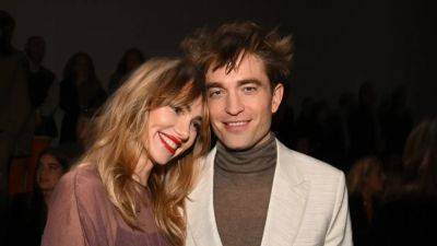 Suki Waterhouse Is Pregnant, Expecting Her First Child With Robert Pattinson - www.glamour.com - Britain