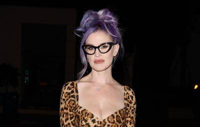 Kelly Osbourne recalls “kind” gesture from Matthew Perry at her first AA meeting - www.nme.com - Los Angeles