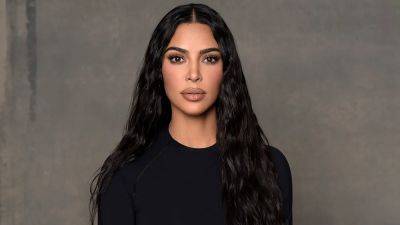 Kim Kardashian Comedy ‘The Fifth Wheel’ Lands at Netflix After Bidding War - variety.com - USA - county Story