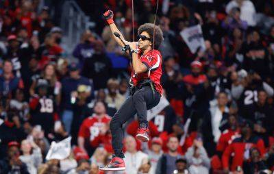 Watch Ludacris perform ‘Move B***h’ while descending from the Atlanta Falcons’ Stadium’s roof - www.nme.com - Atlanta - New Orleans
