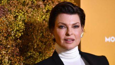 Linda Evangelista Explains Why She's Over Dating: ‘I Don’t Want to Hear Somebody Breathing’ - www.glamour.com - Britain - Mexico