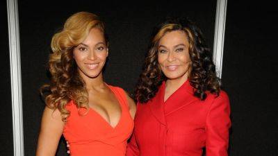 Beyoncé's Mom Tina Knowles Called out Ignorant Comments About Her Daughter's Skin Color - www.glamour.com