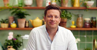 Jamie Oliver shares garlic bread pasta bake hack that's 'simply the best' - www.dailyrecord.co.uk - Scotland - Beyond