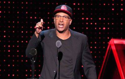 Tom Morello accepts Rage Against the Machine’s Hall of Fame induction alone - www.nme.com - New York - Los Angeles