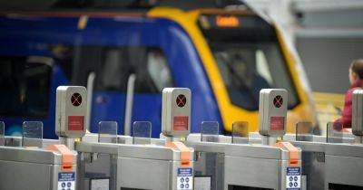 Trains into Manchester Victoria facing long delays after points failure - www.manchestereveningnews.co.uk - Manchester