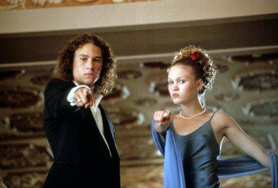 Julia Stiles Reenacts Memorable ’10 Things I Hate About You’ Scene - deadline.com - USA - New York