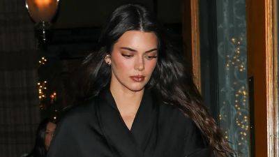 In Kendall Jenner’s World, Après Ski Style Means Bodycon, Not Bulky, Knits - www.glamour.com - Britain - county Kendall
