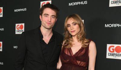 Robert Pattinson & Suki Waterhouse Spark Engagement Rumors After New Photos Surface of Her Wearing a Ring - www.justjared.com - Mexico