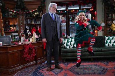 ‘Night Court’ Returns With Special Holiday Episode Ahead Of Season 2 Premiere; Photos - deadline.com - Santa