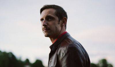 Jamie Bell Plays The Father He Never Had In ‘All Of Us Strangers’ [Interview] - theplaylist.net