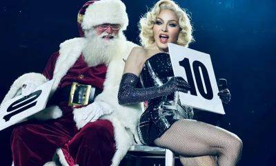 Madonna brings Santa Claus to the stage and suffers minor fall during performance - us.hola.com - New York - city Santa Claus - Santa - Washington