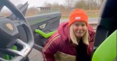 Kerry Katona divides fans as she wees on side of motorway during traffic jam - www.ok.co.uk