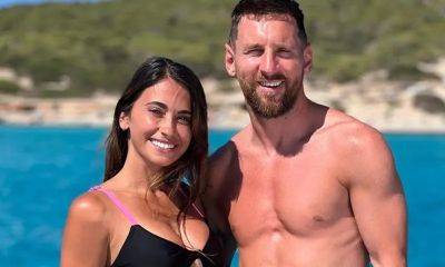 Antonela Roccuzzo enjoys the Miami sun in hot pink bikini with husband Lionel Messi - us.hola.com - Florida