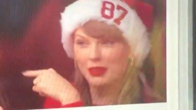Taylor Swift Cheers on Travis Kelce in a Look That Says, ‘Reputation But Make it Christmas' - www.glamour.com - Santa - Las Vegas - state Missouri - city Philadelphia - Kansas City