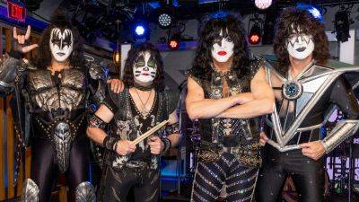 KISS Unveils New Version Of The Band As They Bid Farewell At Madison Square Garden - deadline.com - London - New York - Sweden