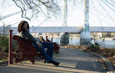 ‘Bob Marley: One Love’: reggae pioneer goes jogging by the Thames in exclusive images - www.nme.com - Britain - London - Jamaica