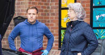 Coronation Street legend's 'exit' revealed as actor forced off of cobbles - www.manchestereveningnews.co.uk - city Norwich
