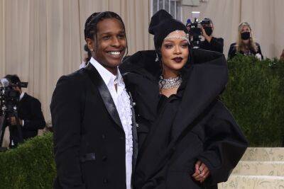 A$AP Rocky Cheers On Pregnant Rihanna, Honours Her With Jacket During Halftime Show - etcanada.com