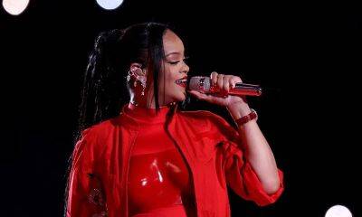 Rihanna reveals she’s pregnant at Super Bowl halftime show - us.hola.com