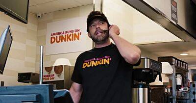 Ben Affleck Struggles in Dunkin’ Super Bowl Commercial Outtakes: Watch - www.usmagazine.com - Las Vegas - state Massachusets - Boston