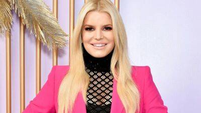 Fans divided over Jessica Simpson’s oversharing 'peed in the grass' Instagram post - www.foxnews.com