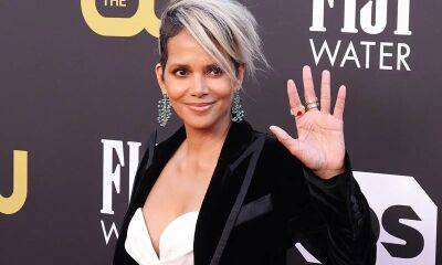 Halle Berry turns embarrassing moment into positive message: ‘That happened!’ - us.hola.com - Los Angeles - Beyond