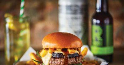 Honest Burgers in talks with staff over the scrapping of paid breaks - www.manchestereveningnews.co.uk - Britain