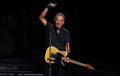 Watch Bruce Springsteen throw his guitar and hit guitar tech in the head - www.nme.com - USA - Texas - county Rock