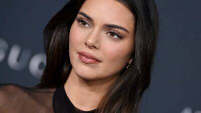 Kendall Jenner Defends Her Naturally Long Fingers On Instagram After Accused of Photoshop Fail - www.glamour.com