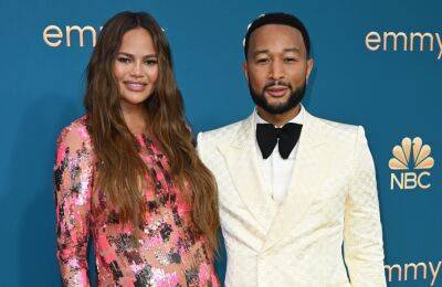 Chrissy Teigen And John Legend Share First New Photo Of Their Whole Family - etcanada.com