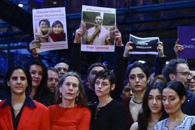 Kristen Stewart Joins Berlin Film Festival Red Carpet Protest Against Iranian Regime - variety.com - Ukraine - Iran - Berlin
