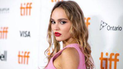 Lily-Rose Depp poses topless, talks almost 'normal childhood' growing up as Johnny Depp's daughter - www.foxnews.com