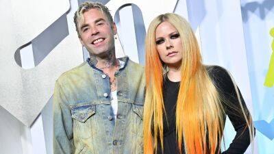 Why Did Avril Lavigne Mod Sun Break Up? They Were ‘On Off’ For Months Before She Was Seen With Tyga - stylecaster.com
