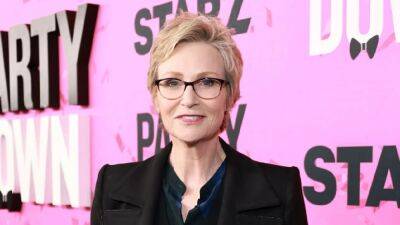 Jane Lynch Says Jennifer Garner Was 'Game for Anything' for 'Party Down' Role (Exclusive) - www.etonline.com