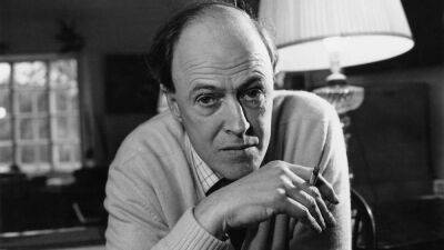 Penguin Random House Agrees to Issue ‘Classic’ Roald Dahl Books After Editing Backlash - thewrap.com - Britain